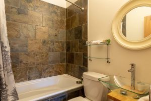 ensuite in queen room
